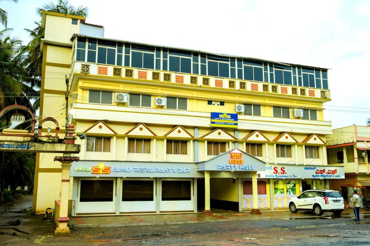 S S Residency Hotell Padubidri Exteriör bild